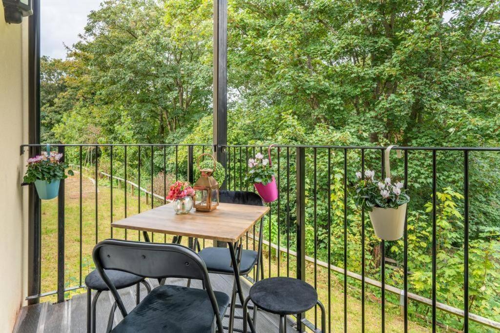 Forest View Apartment- Private Balcony Southampton Exterior foto
